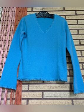 Aqua V-Neck Cashmere Sweater - Size 6 - Small - Pull-On Sweater - Blue Cahsmere